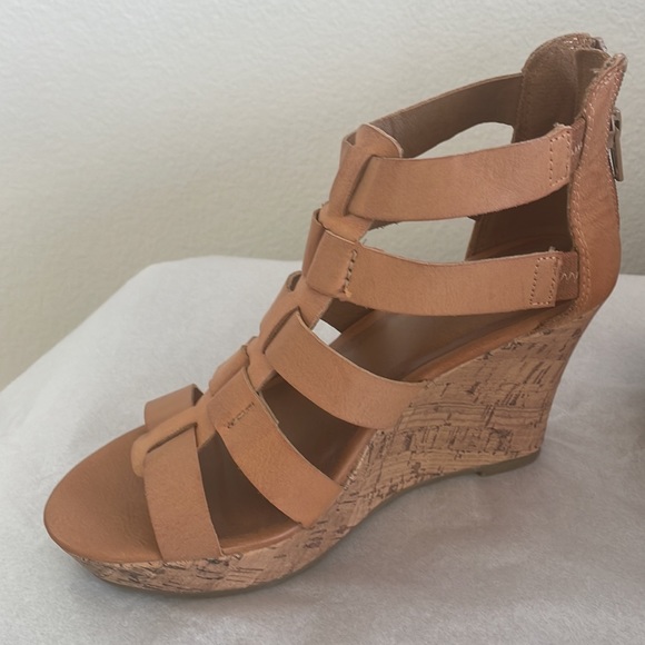 Sandal - Picture 3 of 4